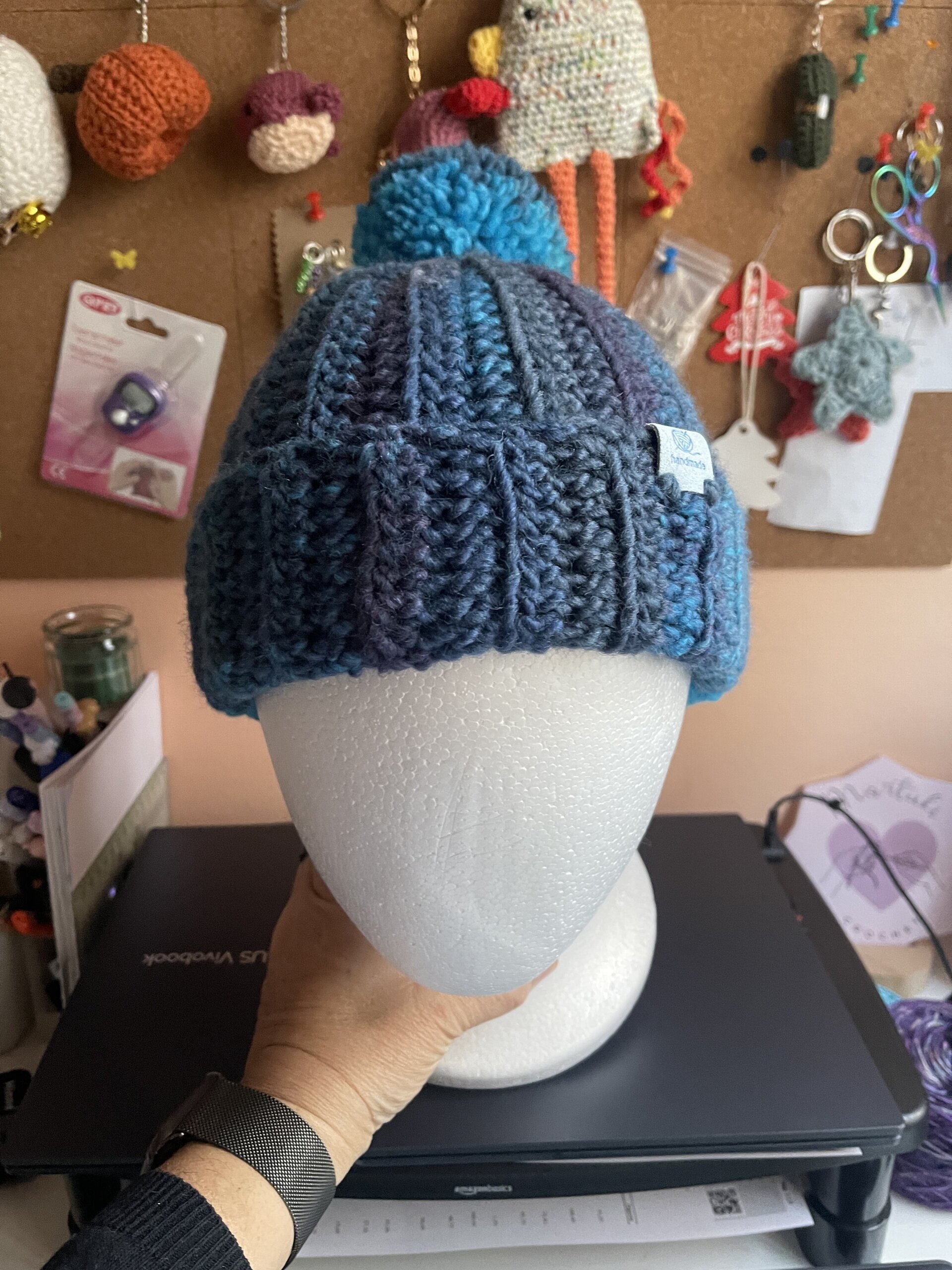 Gorro Eloise de lana con borla multicolor azules - 5