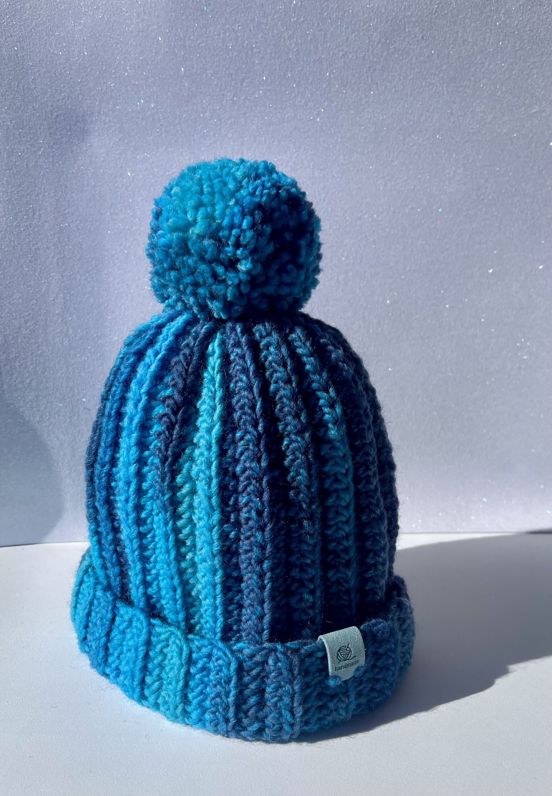 Gorro Eloise de lana con borla multicolor azules - 4